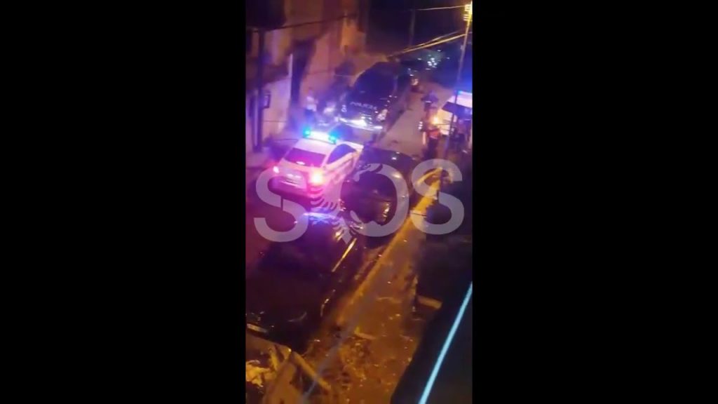 Video/Le makinen ndezur ne rruge, ia vjedhin “sy per sy”