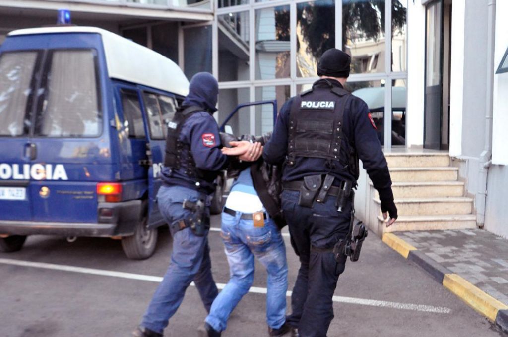 Në kërkim ndërkombëtar,arrestohen dy maqedonasit në portin e Durrësit