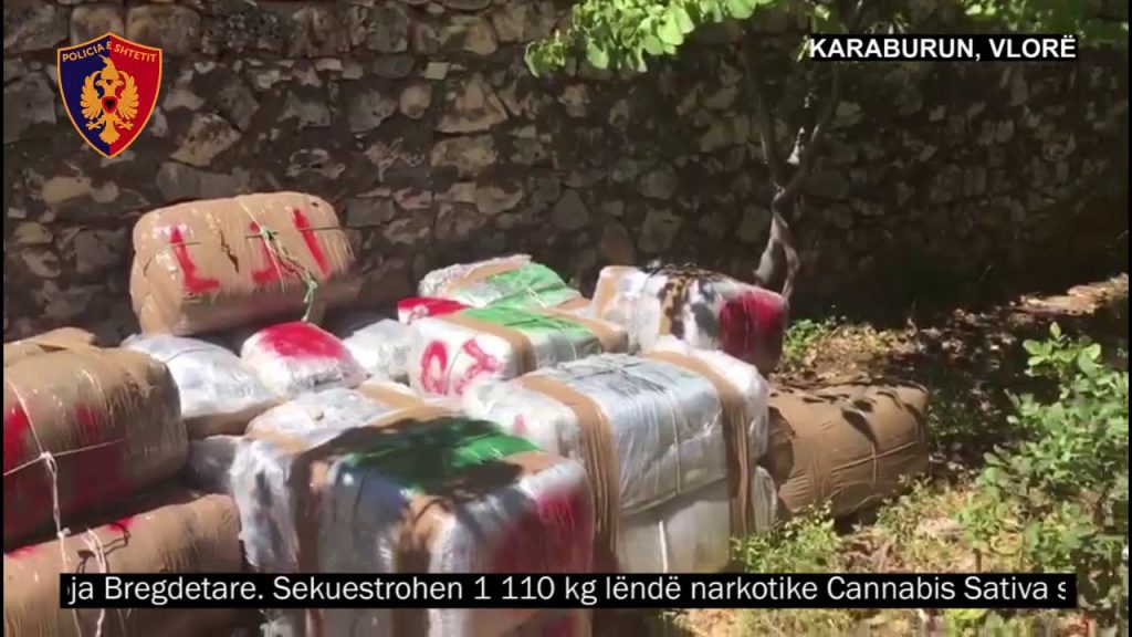 Video/ Kapet 1 ton kanabis në Karaburun, shpëton tafikanti