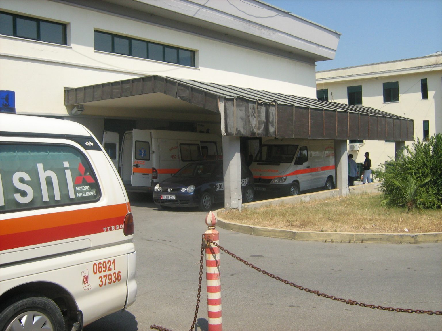 Pogradec/ Burri vret bashkëshorten me thikë