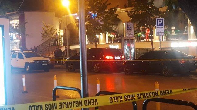 Përplasje me armë në Bllok, plagoset Ervis Martinaj dhe vritet truproja i tij