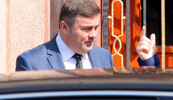 Aksidentohet me motorr drejtori i shërbimit informativ Helidon Bendo