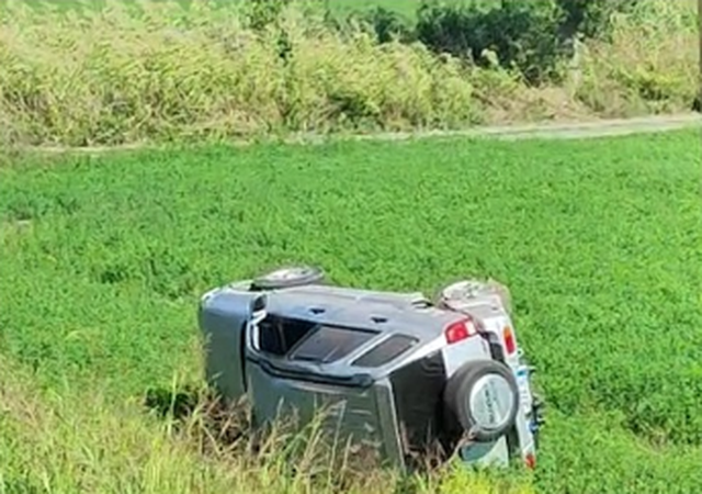 Aksident në Lezhë, shoferi humb kontrollin e mjetit dhe përfundon në arën me jonxhë