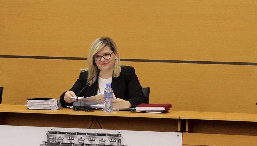 E akuzuar për fshehje pasurie dhe falsifikim, SPAK kërkon 1 vit burg për anëtaren e KPK Etleda Çiftja