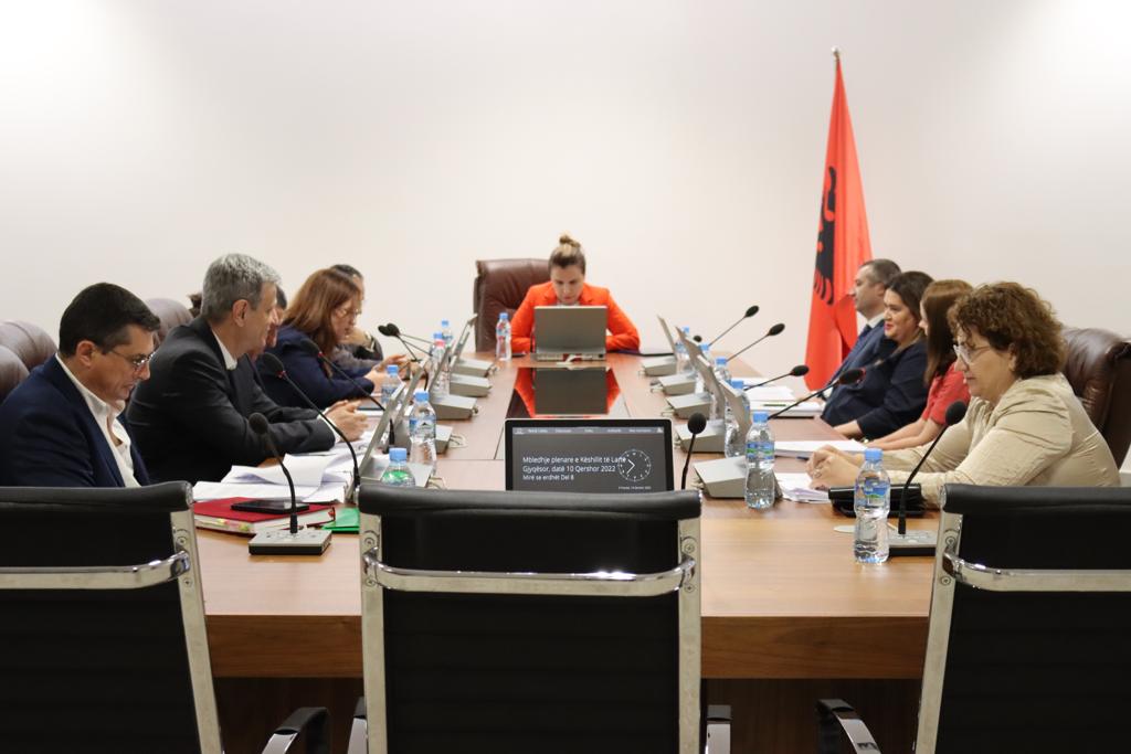 Pas dy kërkesave, KLGJ pranon dorëheqjen e gjyqtarit Artan Gjermenit