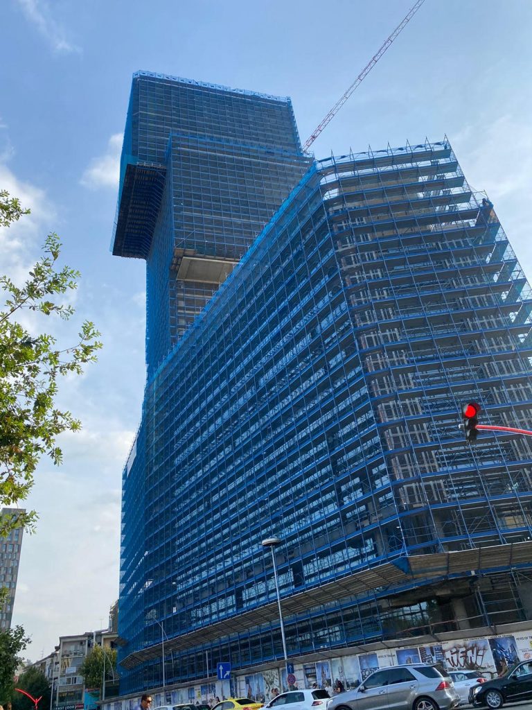 Gjobëvenia 400 mijë euro për ‘Eyes of Tirana’. “Ok, zoti të ruajt”, kërcënimi për administratorin e firmës së ndërtimit.