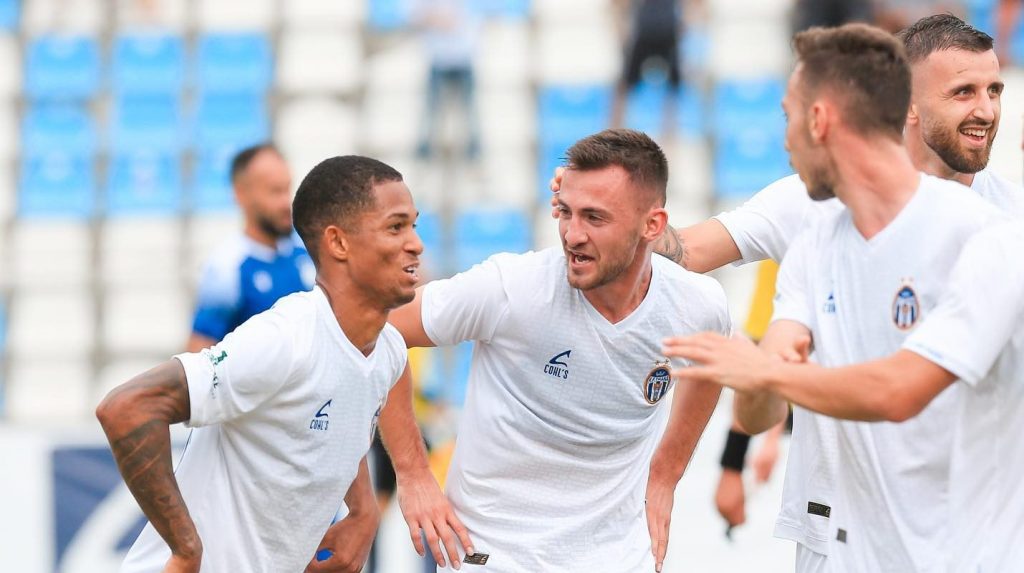 Tirana “shkatërron” Teutën, shkëlqen Redon Xhixha me tripletë (VIDEO)