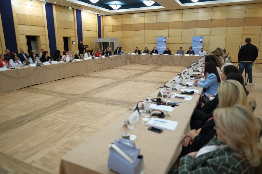 “Partia në pushtet na dominon në rrjetet sociale”- Berisha porosi strukturave të PD: Ata kanë 2-fishin e postimeve tona! Duhet të ecim drejt shtresës gri