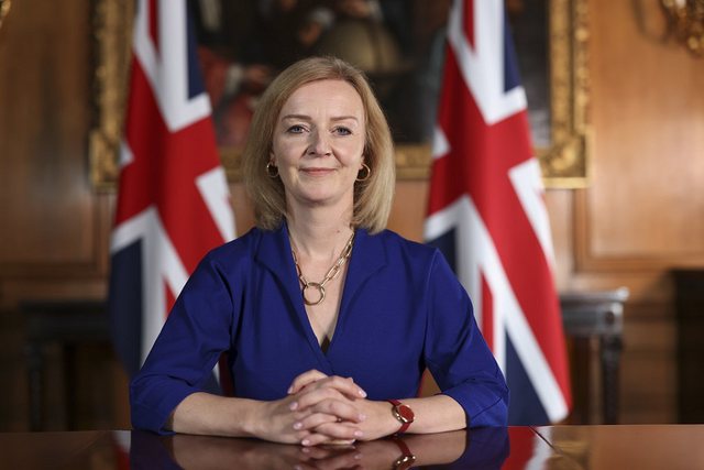 Liz Truss “kapet” pas pushtetit pas një dite kaotike, laburistët kërkojnë zgjedhje të parakohshme