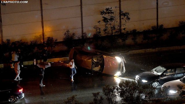 Aksident në “Unazën e Madhe” pranë Kopshtit Botanik, makina kthehet përmbys