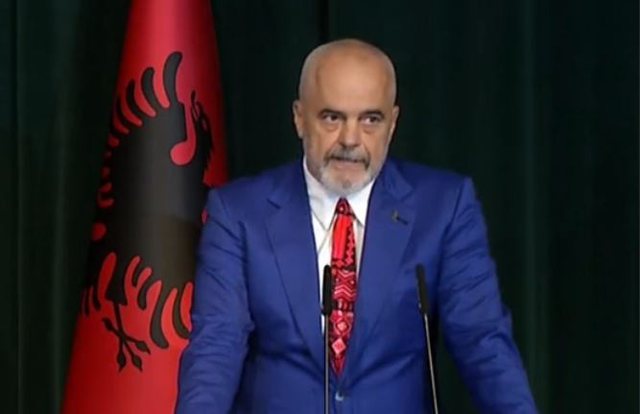 Rama: Në pranverën e 2024 përfundon aksi hekurudhor Tiranë-Durrës dhe Rinas-Tiranë
