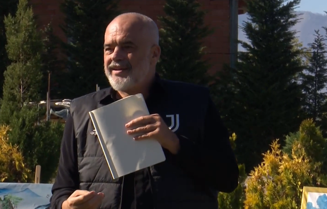 ‘Më pyesin pse bërtet Erion Braçe’/ Rama batuta në Dibër: Po nuk bërtiti nuk e kap kamera