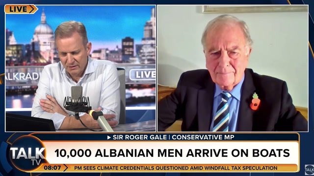 Gazetari cilëson shqiptarët si kriminelë, deputeti britanik: Mos i quani ashtu, ata nuk janë të tillë