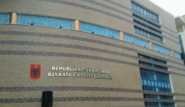 Rasti i ÇUDITSHËM/ Nuk është dënuar kurrë, por prej 10 vjetësh kërkon gjykatë më gjykatë që kartela penale t’i jepet e pastër