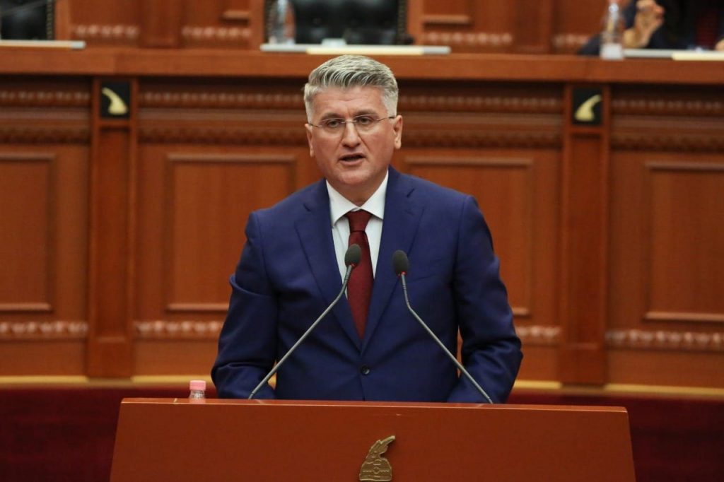 “I paskemi shërbyer Ramës?”/ Gjekmarkaj sqaron pse votoi pro hapjes së dosjeve të ish-sigurimit: Nuk më komandon askush!