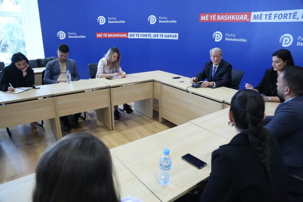 Zgjedhjet lokale, zbulohet data kur do të përfundojnë primaret në PD! Kandidatët do të kenë dy javë kohë për fushatë. Afatet…