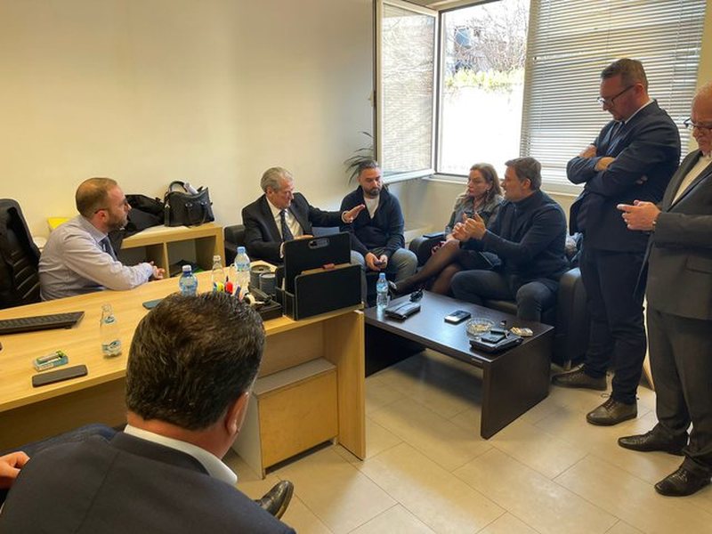 Grupi i Alibeajt gati të negociojë edhe me Berishën për kandidatë të përbashkët në zgjedhjet lokale. Zbardhet roli i Bardhit