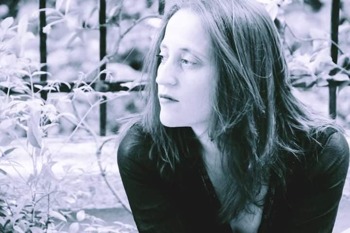 Elona Caslli / Nuk ta mbyll derën baba ty.