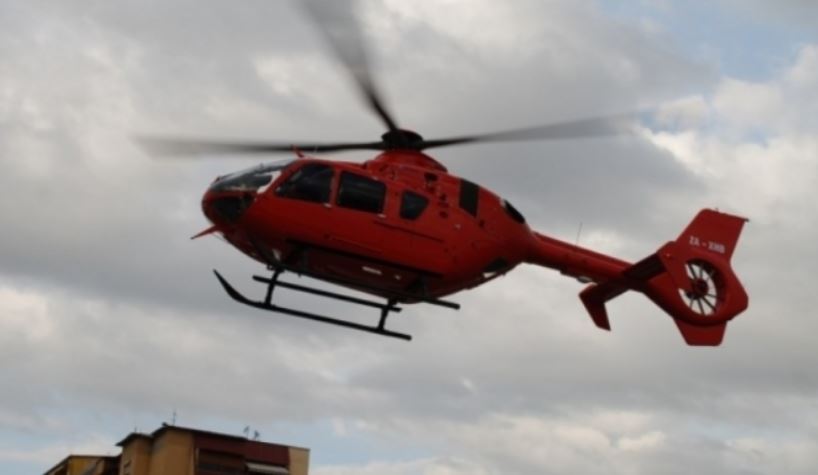 Bie nga kati i katërt i pallatit në Sarandë një vajzë 13-vjeçare, dërgohet me helikopter drejt Traumës