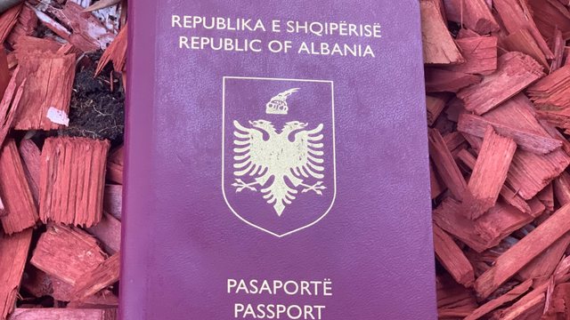 “Pasaportat e arta” fusin në sherr Shqipërinë me BE-në
