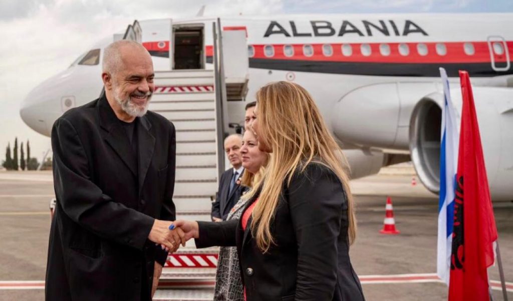 Rama mbërrin në Izrael, publikon foton e parë nga vizita