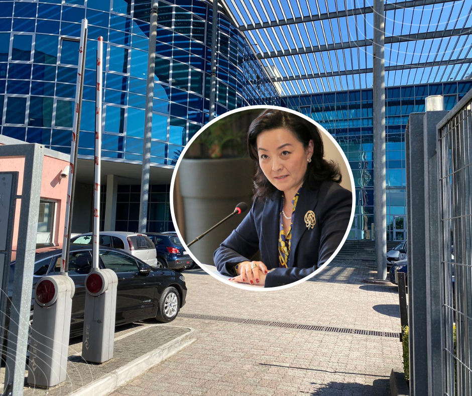 Ambasadorja amerikane Yuri Kim takim me gjyqtarë në GJKKO