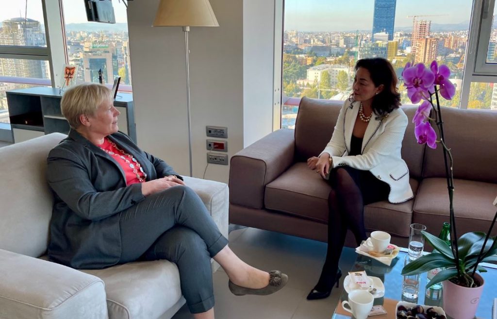 Progres raporti për Shqipërinë/ Yuri Kim takon ambasadoren e BE-së