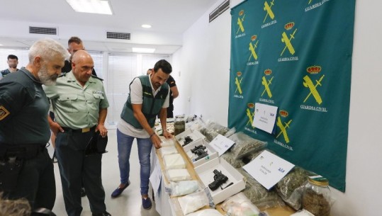 Furnizonin me drogë Evropën Veriore, kapen 4 shqiptarë. Jetonin në resorte, si fshihej grupi i kultivimit të kanabisit