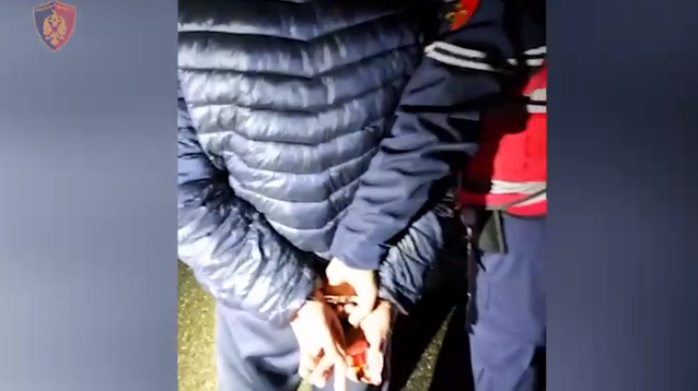 Lëviznin me armë zjarri në makinë, përfundojnë në pranga 4 të rinj në Tiranë. Tre prej tyre me precedentë kriminalë