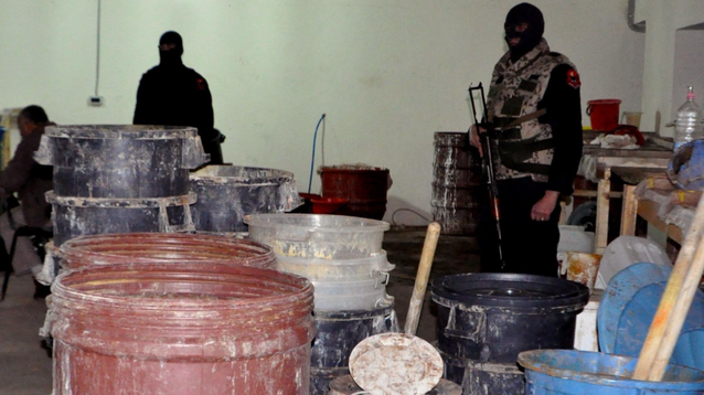 VIDEO/Zbulohet një laborator kokaine në Fier. Operacioni me urdhër të SPAK, shoqërohen 15 persona të dyshuar si të përfshirë në aktivitetin kriminal