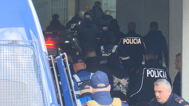 Droga e kapur në Fier/ Blindohet GJKKO! Lihen në burg 10 të arrestuarit!