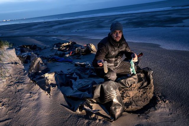 “Plasi”/ Emigrantët në Angli rrëmbejnë armët, tensione me Policinë. Mediat: Po vijnë në masë