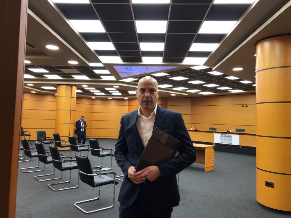 Prokurori Ols Dado përballet pa telashe me vetingun