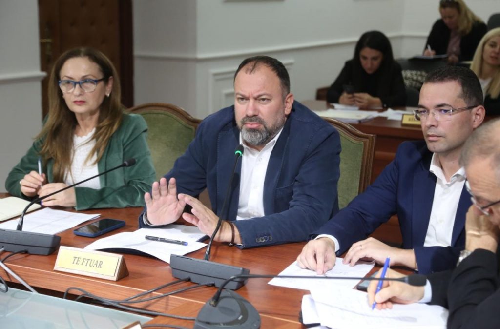 Opozita e quan buxhet elektoral rritjen e fondeve për bashkitë në 2023