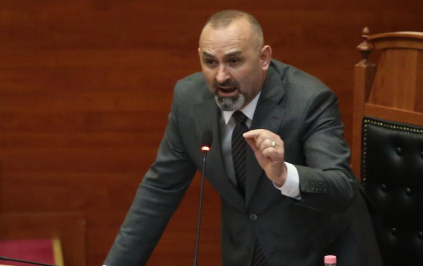 Dibranët drejt Britanisë, Ulsi Manja emëron gjithë farefisin në administratën shtetërore (EMRAT)