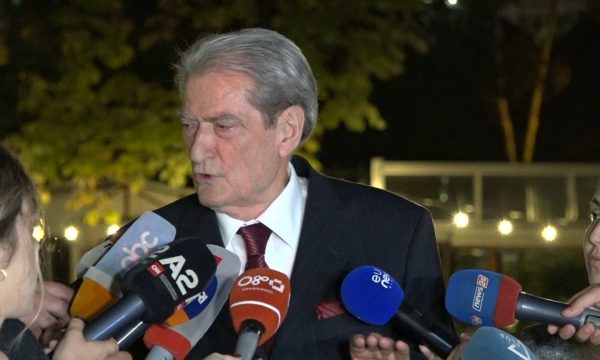 “Ai që prek flamurin e PD i ka bërë hesapet shumë keq”- Berisha për dështimin e negociatave: Nuk pengohemi nga asgjë për të firmosur fitoren më 14 maj