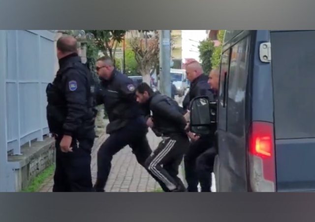 Shtyhet seanca për Çalamanin, policia e solli në Gjykatë me forcë, familjarët e 8-vjeçarit të vrarë mungonin
