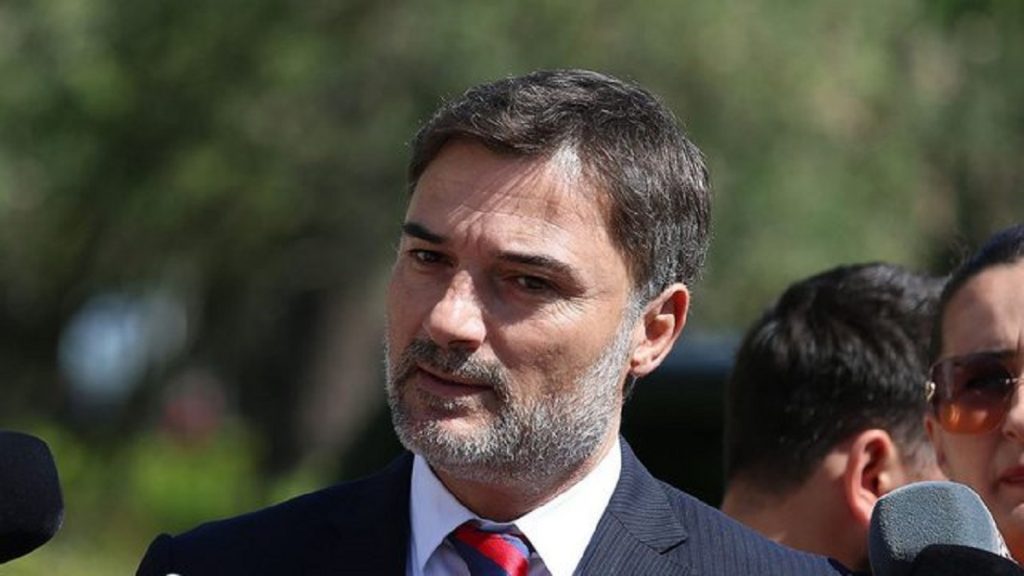 “Një kryeministër gojëndyrë që nervat dhe qetësia i kanë lënë shëndenë”- Enkelejd Alibeaj: Buxheti 2023 shkoi si gosti për miq dhe klientë