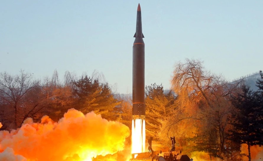 Koreja Veriore lëshon katër raketa balistike të tjera, SHBA-ja aktivizon bombarduesit