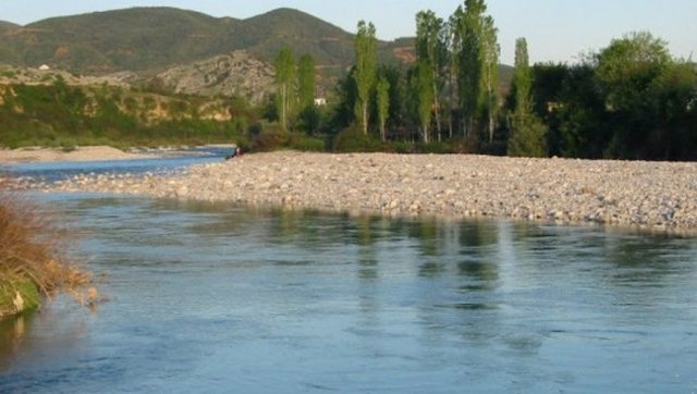 Rrezikonte të mbytej në lumin Kir, FNSH-të shpëtojnë personin në Shkodër
