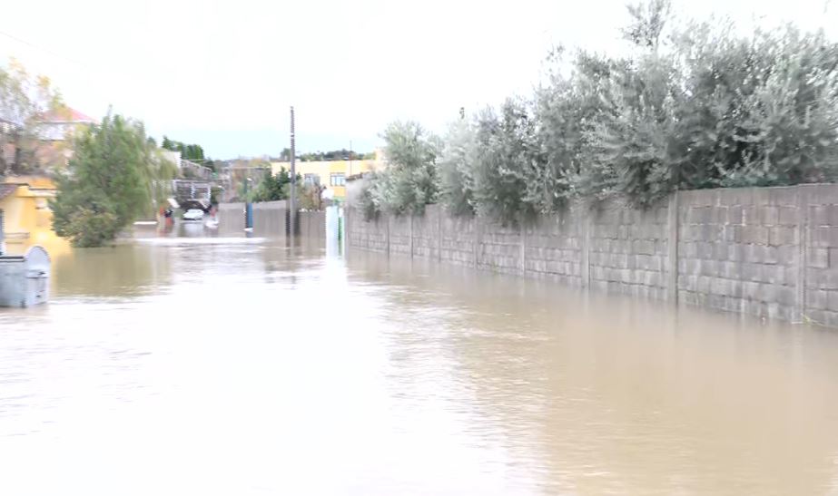 “Orët në vijim kritike”, Ministria e Mbrojtjes për situatën me përmbytjet: Janë evakuuar 318 banorë në Shkodër, ja zonat ku situata është përmirësuar