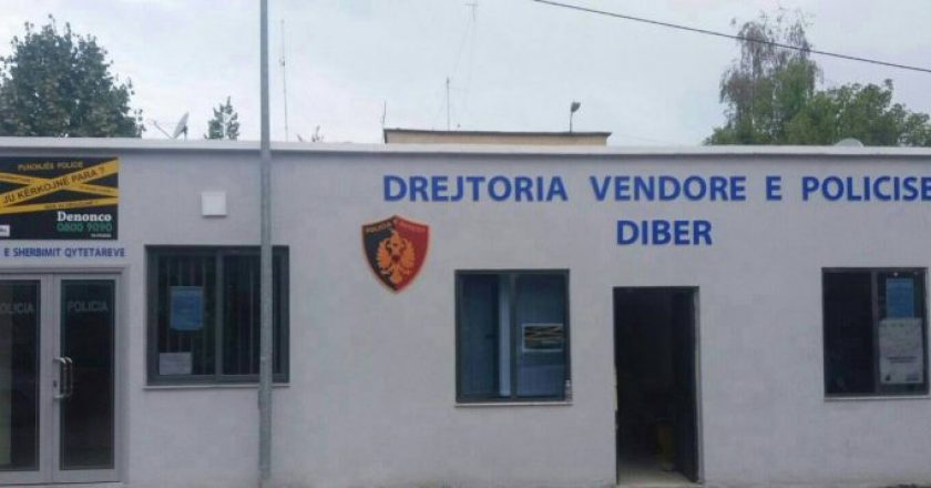 Sherri mes rojes dhe gjimnazistit degjeneron deri në Komisariat, ndërhyn dhe vëllai i të riut. Policia vë në pranga 45-vjeçarin (detajet)