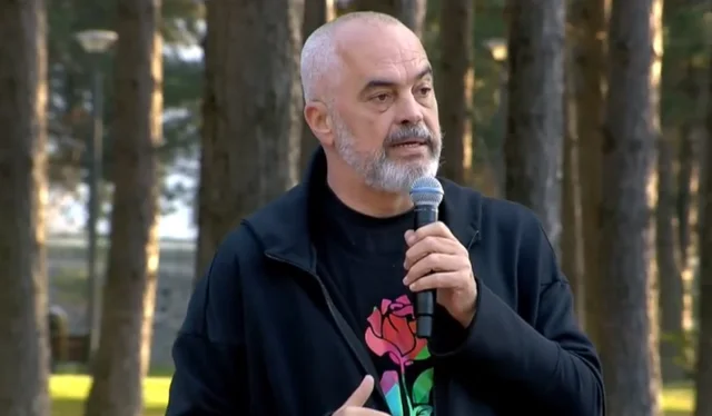 “Nëse duan të ikin jashtë shtetit, janë të lirë ta provojnë”/ Rama me të rinjtë: Kush thotë që në Shqipëri nuk ka të ardhme, i them që…