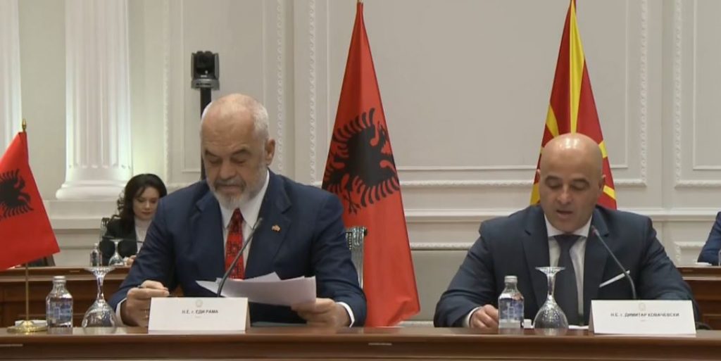 Firmosen 21 marrëveshje mes qeverisë së Shqipërisë dhe Maqedonisë së Veriut (video)