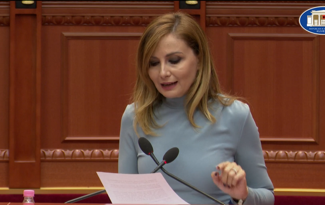 Tabaku: Buxheti i vitit 2023 godet të dobëtit. Të rinjtë ikin se kasta e vjetër e politikës ka kapur për ‘fyti’ tranzicionin