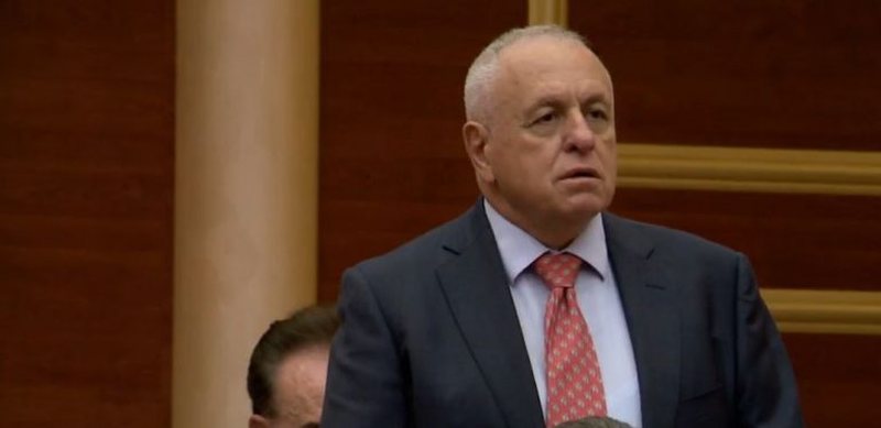 Tritan Shehu akuzon socialistët dhe grupin e Alibeajt: Ka një lidhje të madhe mes dy palëve për të shkatërruar demokracinë e parlamentit. Na keni hequr fjalën
