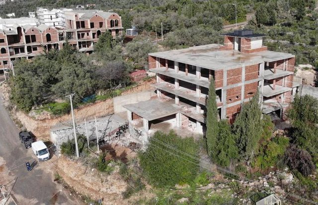 Shembet me shpërthim të komanduar pallati 5 katësh në Dhërmi! U përdor 30 kg tritol, ndërtesës nuk i dihet pronari