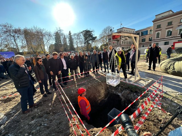 Teatri i ri, policia rrethon zonën, qytetarët-Veliajt: O hajdut! Rama: Të vjetrit i kisha shpallur luftë, tani merruni me lali Erin