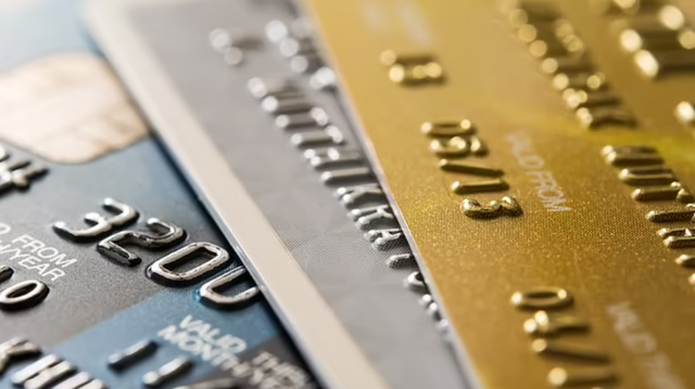 Daily Mail “nxin” qeverinë për amnistinë fiskale: Po pastrohen paratë e krimit, mbyllin sytë për kriminelët. I hetojnë vetëm kur kërkohet nga jashtë