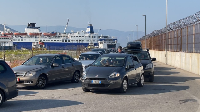 Shqiptarët kthehen në atdhe për fundvit, fluks në Morinë, trafik në Vlorë e Lezhë